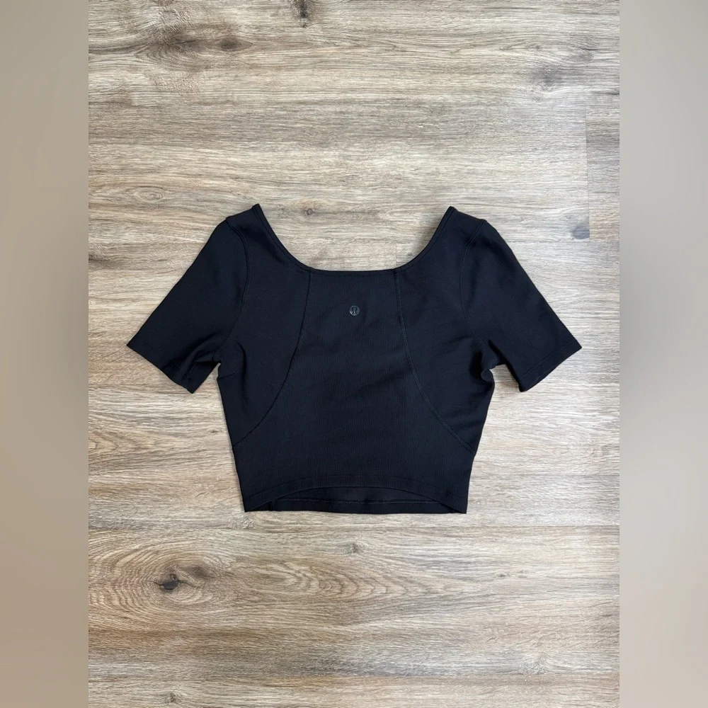 Lululemon Ribbed Contoured V-Neck Yoga Short Sleeve Size 2-4
